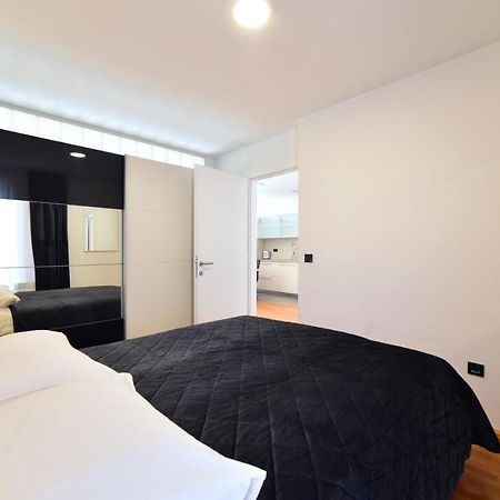 Lavir Apartment With Parking ซาเกร็บ ภายนอก รูปภาพ