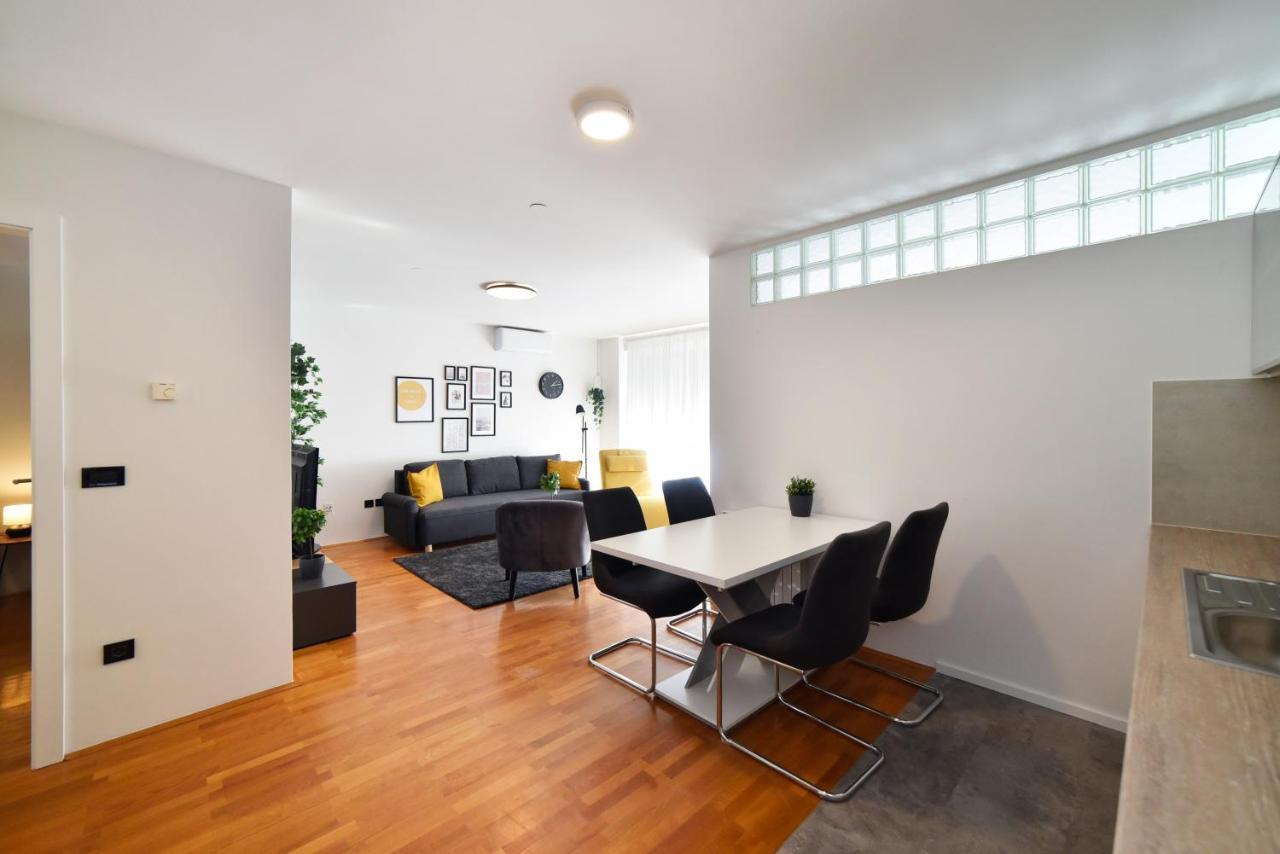 Lavir Apartment With Parking ซาเกร็บ ภายนอก รูปภาพ