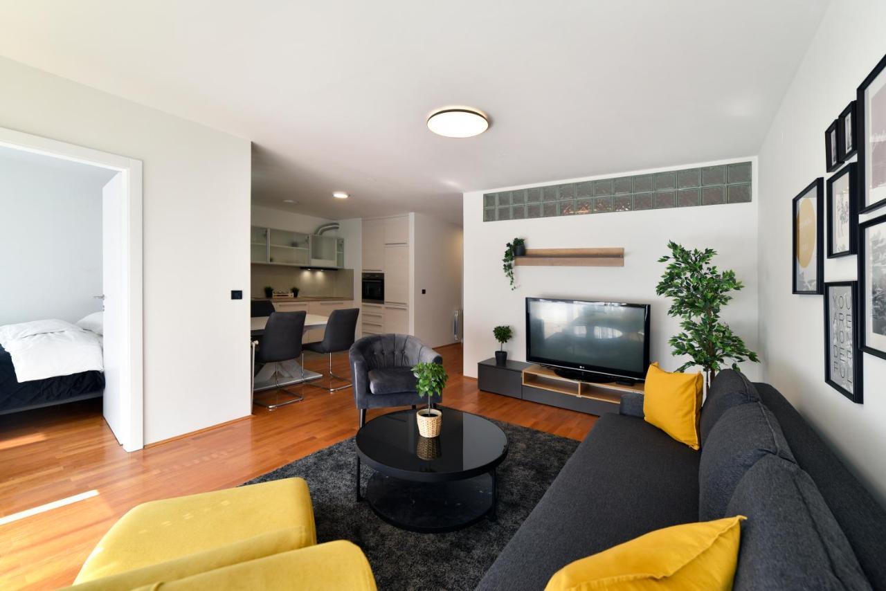 Lavir Apartment With Parking ซาเกร็บ ภายนอก รูปภาพ