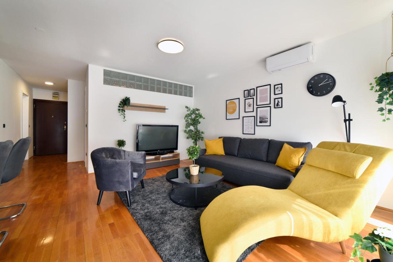 Lavir Apartment With Parking ซาเกร็บ ภายนอก รูปภาพ
