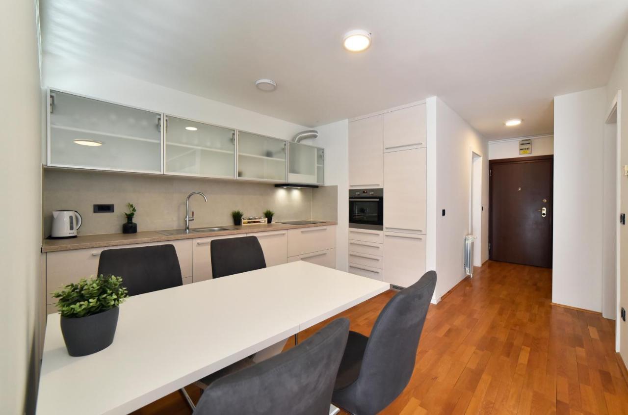 Lavir Apartment With Parking ซาเกร็บ ภายนอก รูปภาพ