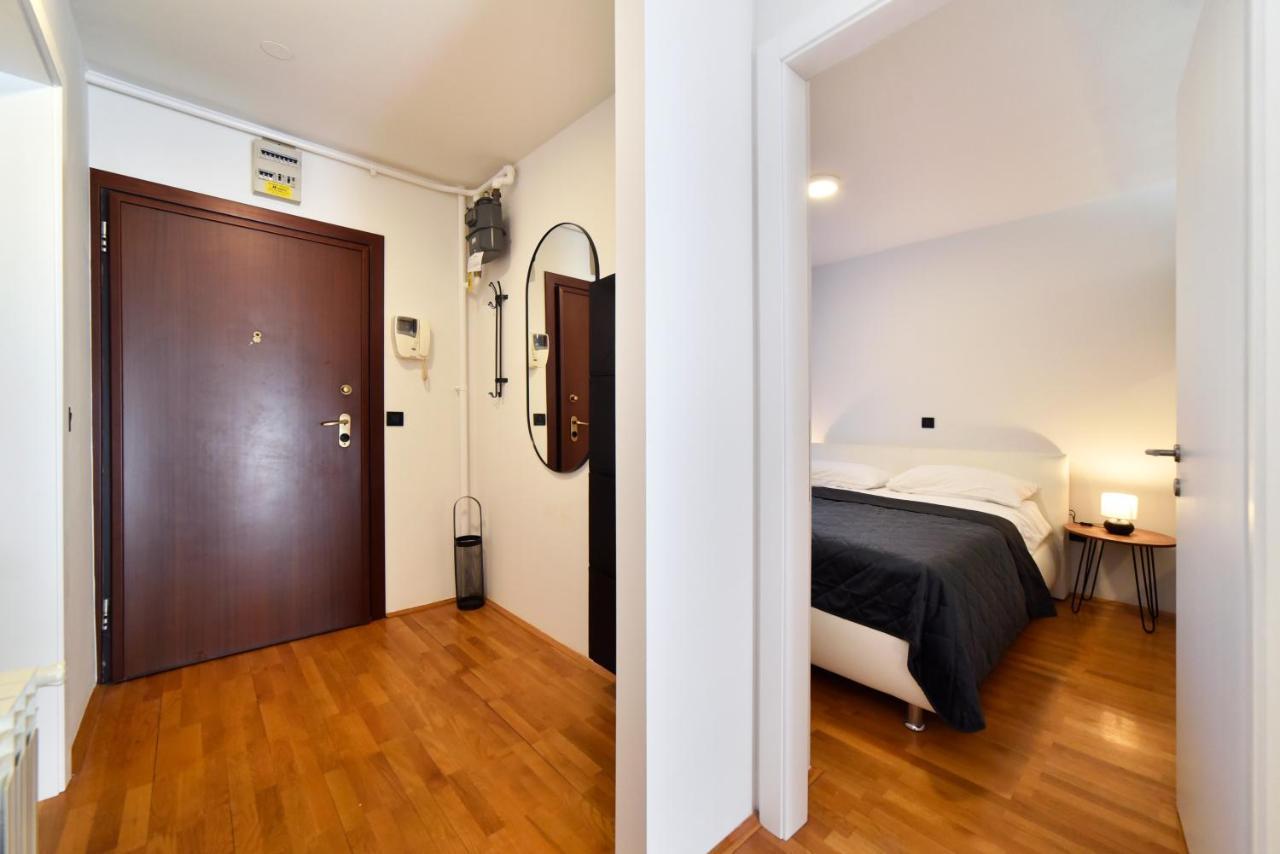 Lavir Apartment With Parking ซาเกร็บ ภายนอก รูปภาพ