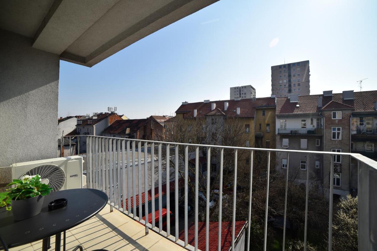 Lavir Apartment With Parking ซาเกร็บ ภายนอก รูปภาพ