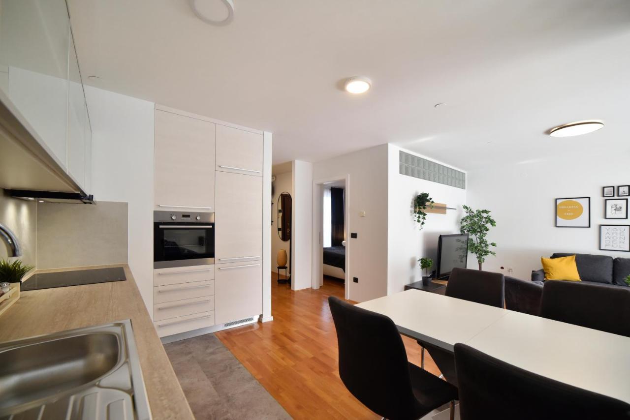 Lavir Apartment With Parking ซาเกร็บ ภายนอก รูปภาพ