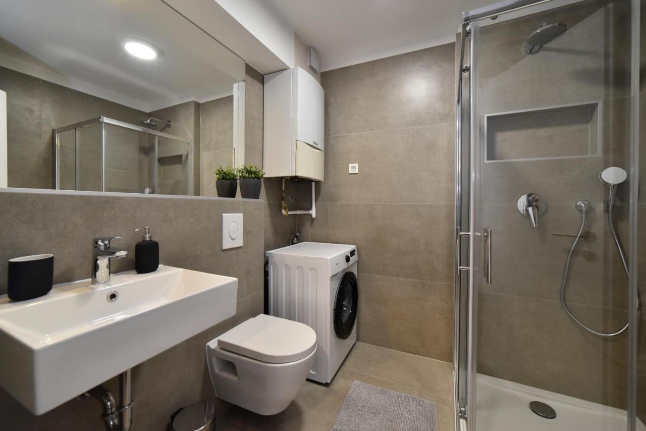 Lavir Apartment With Parking ซาเกร็บ ภายนอก รูปภาพ